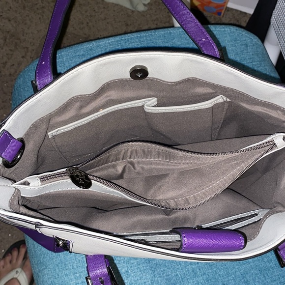 Conceal/Carry Handbag by Damsel in Defense - Picture 5 of 7